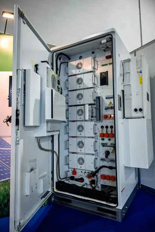 Top Features to Look for in a Solar Battery Cabinet